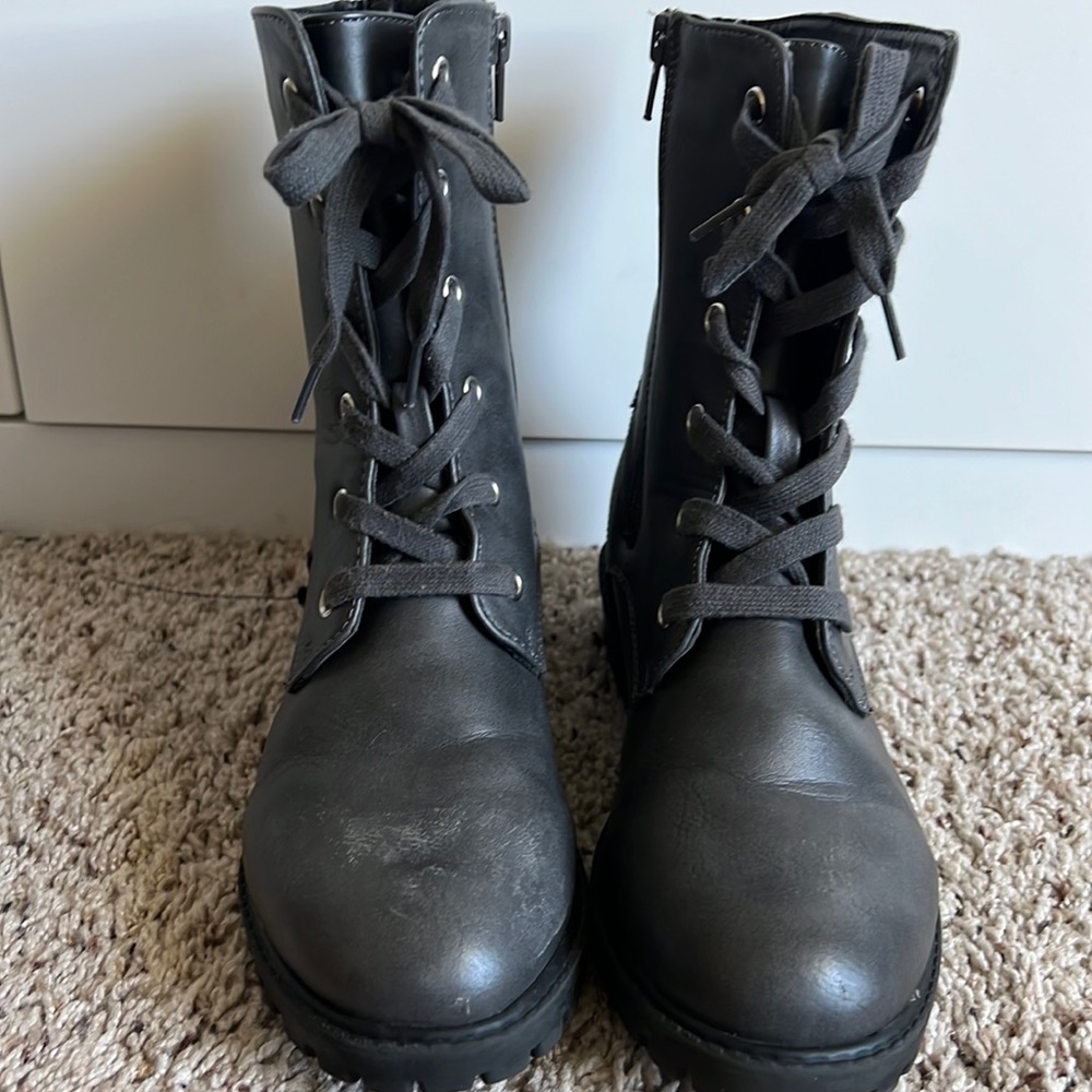 STEVE MADDEN DARK GRAY STAR BOOTS GIRLS 4Y